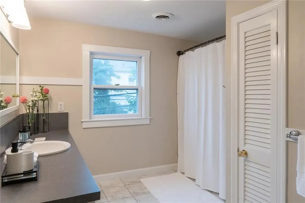 17 Mcallister Street Newport RI 02840