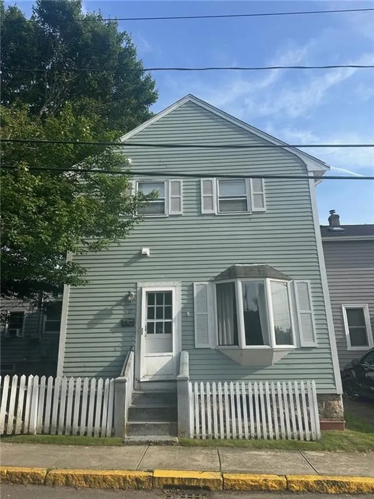 17 Mcallister Street Newport RI 02840