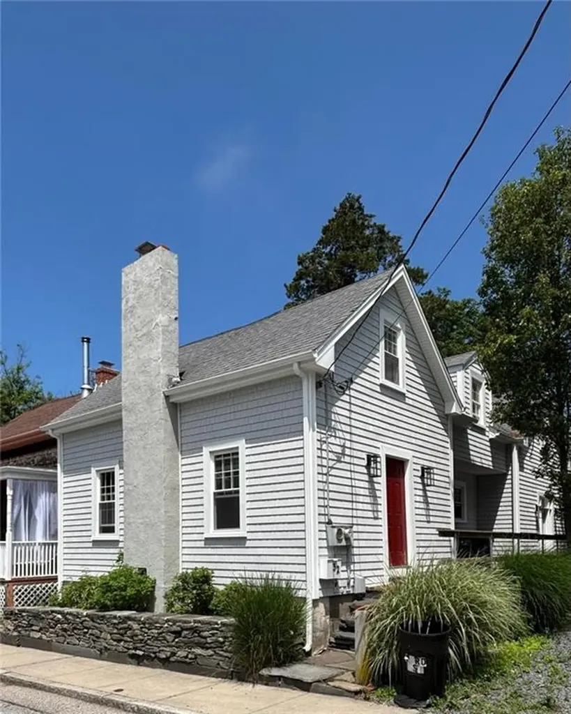 32 Mcallister Street Newport RI 02840