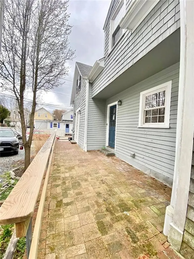 32 Mcallister Street Newport RI 02840