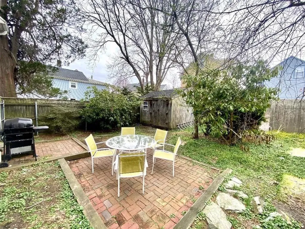 32 Mcallister Street Newport RI 02840