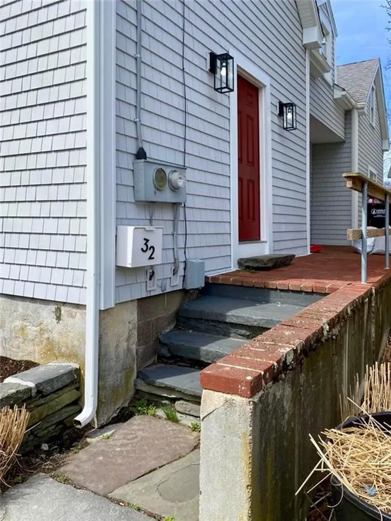 32 Mcallister Street Newport RI 02840