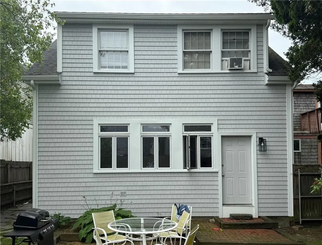 32 Mcallister Street Newport RI 02840