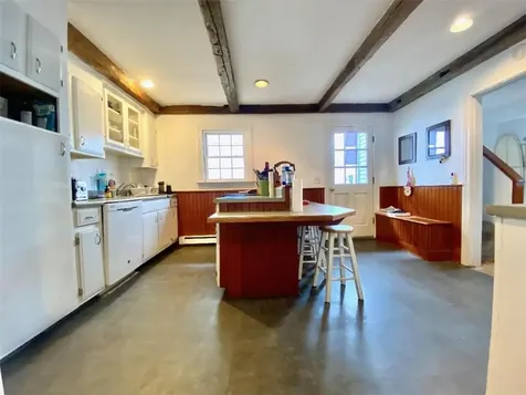 32 Mcallister Street Newport RI 02840