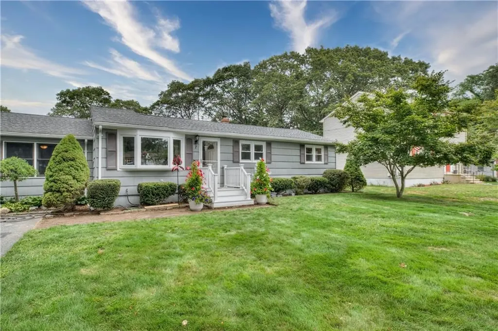 7 Cosett Road Warwick RI 02886