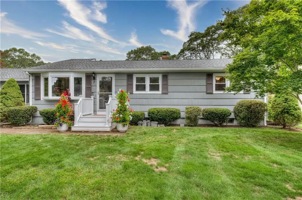 7 Cosett Road Warwick RI 02886