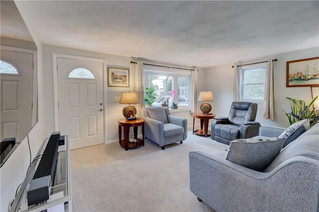 7 Cosett Road Warwick RI 02886