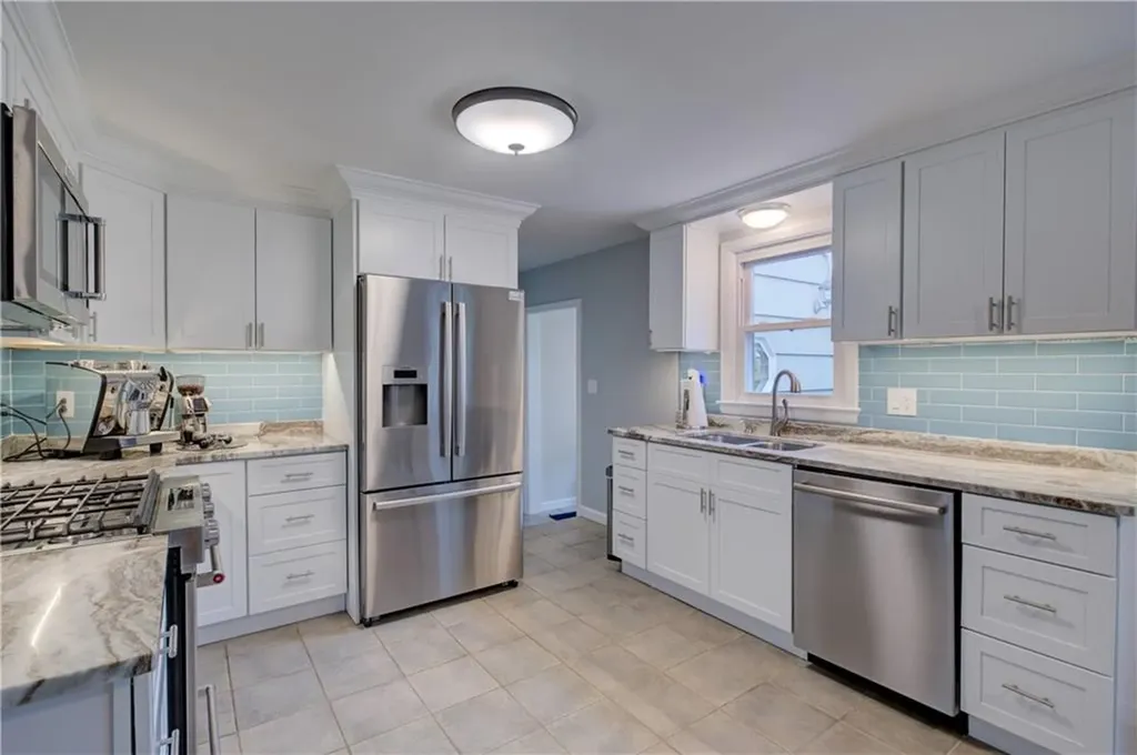 7 Cosett Road Warwick RI 02886