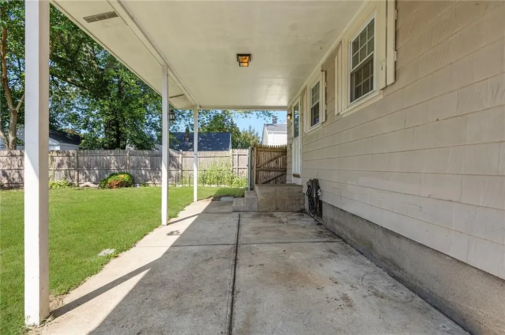 15 Saxonia Road Cranston RI 02920