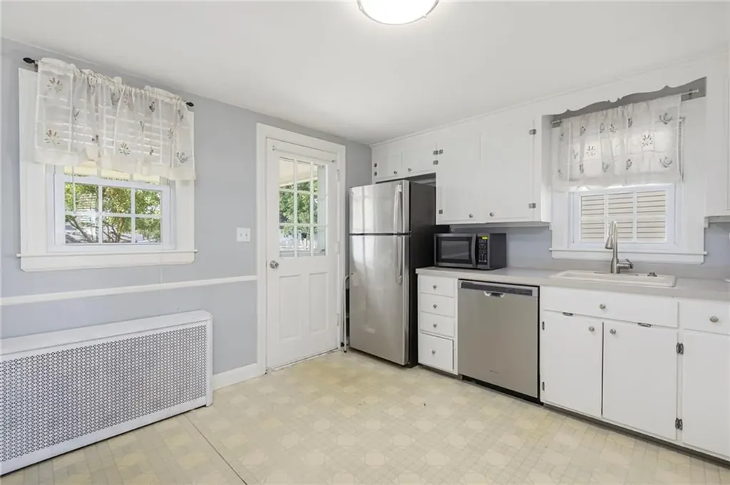 15 Saxonia Road Cranston RI 02920