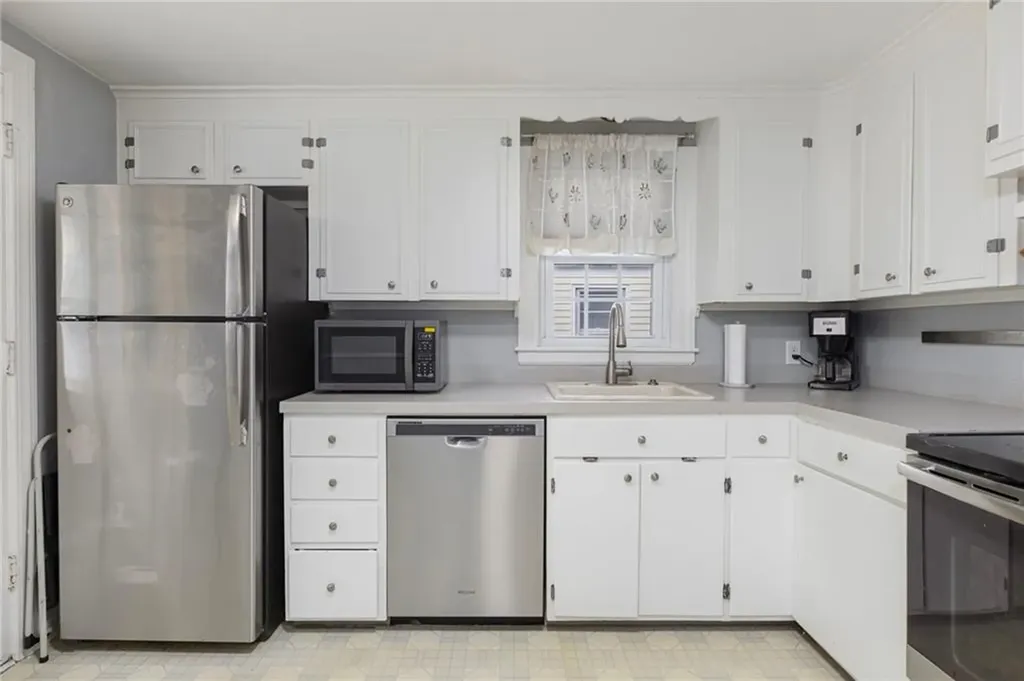 15 Saxonia Road Cranston RI 02920