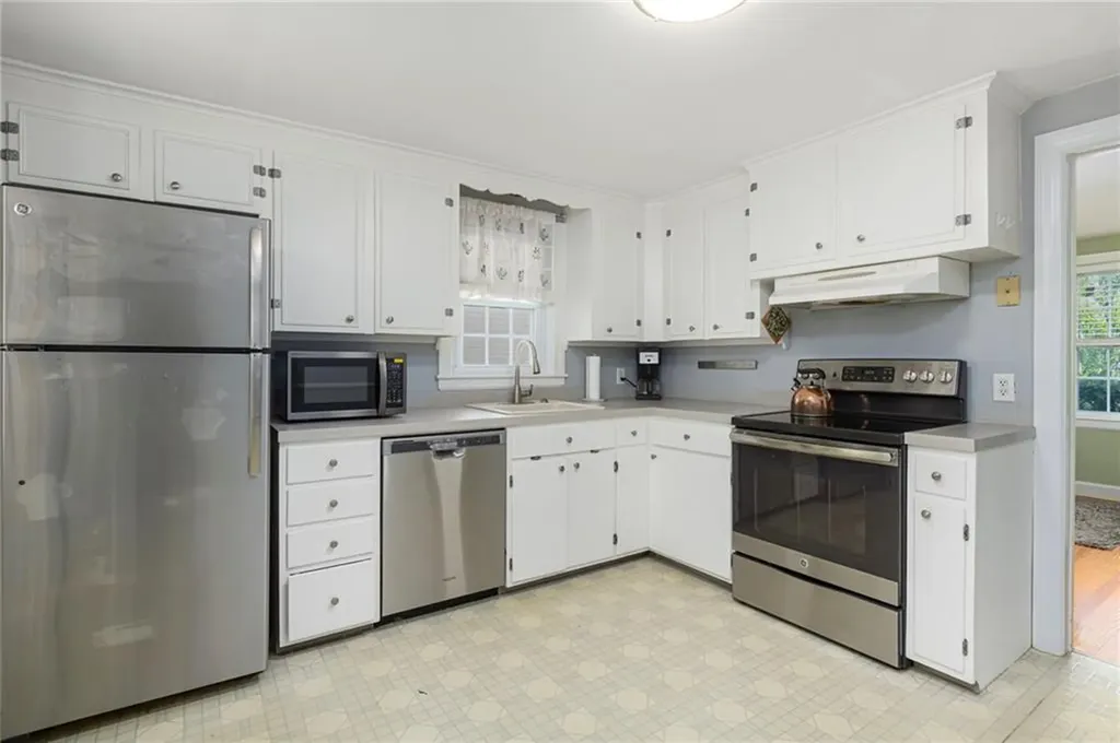15 Saxonia Road Cranston RI 02920