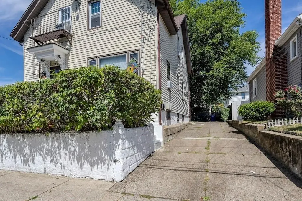 123 Yorkshire Street Providence RI 02908