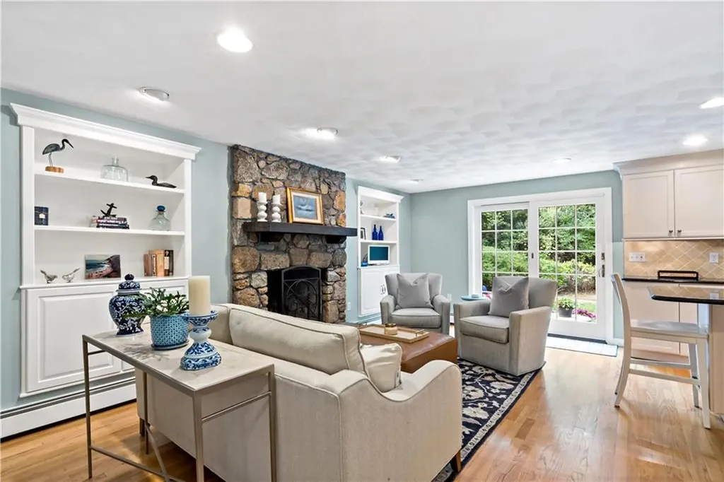 72 Tomahawk Circle North Kingstown RI 02874