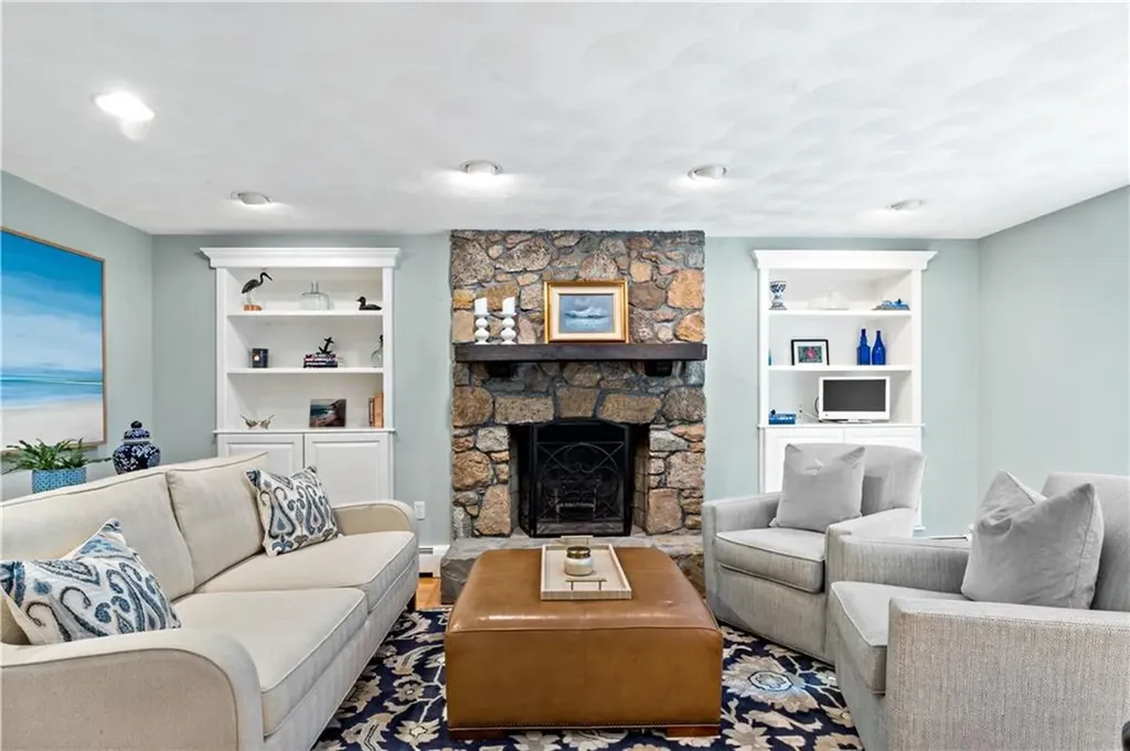 72 Tomahawk Circle North Kingstown RI 02874