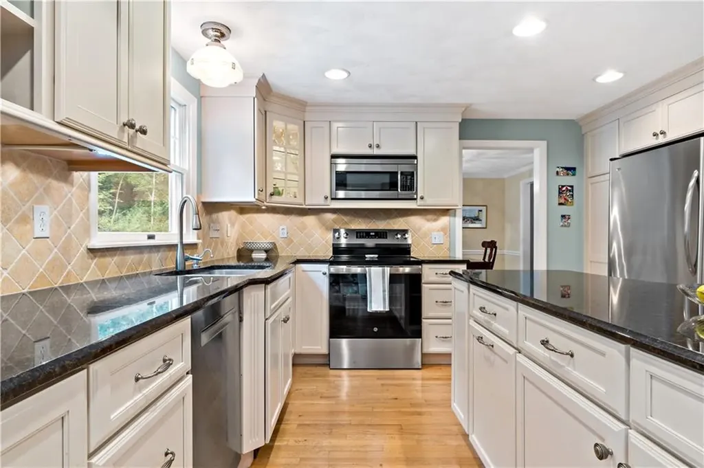 72 Tomahawk Circle North Kingstown RI 02874