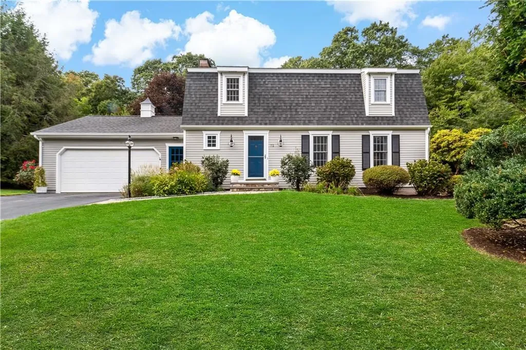 72 Tomahawk Circle North Kingstown RI 02874