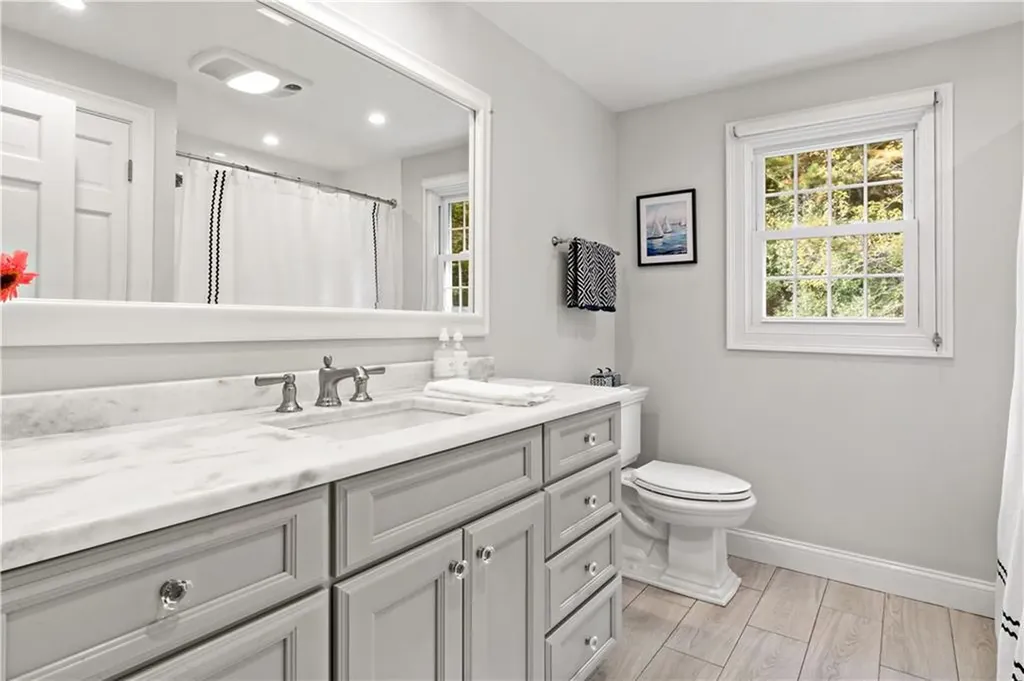 72 Tomahawk Circle North Kingstown RI 02874