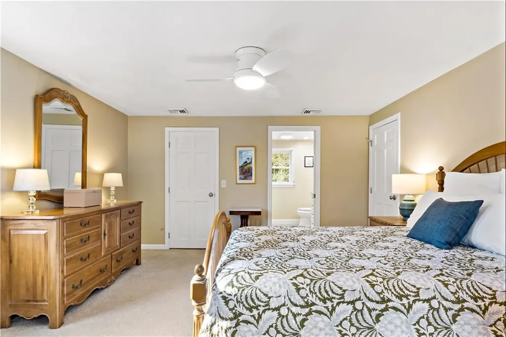 72 Tomahawk Circle North Kingstown RI 02874