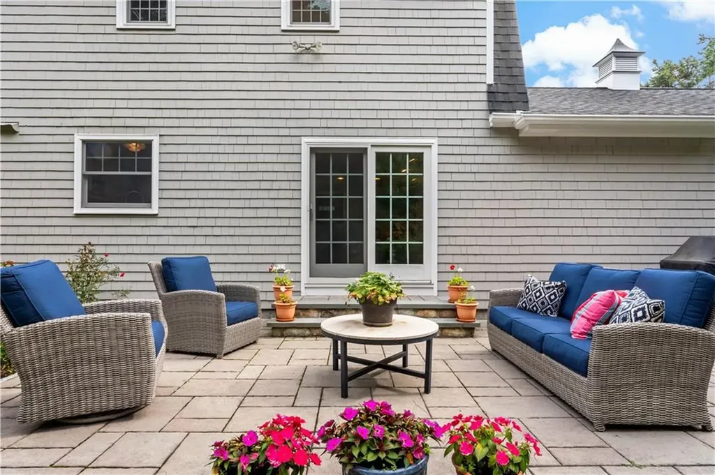 72 Tomahawk Circle North Kingstown RI 02874