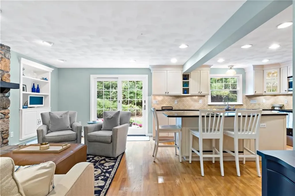 72 Tomahawk Circle North Kingstown RI 02874