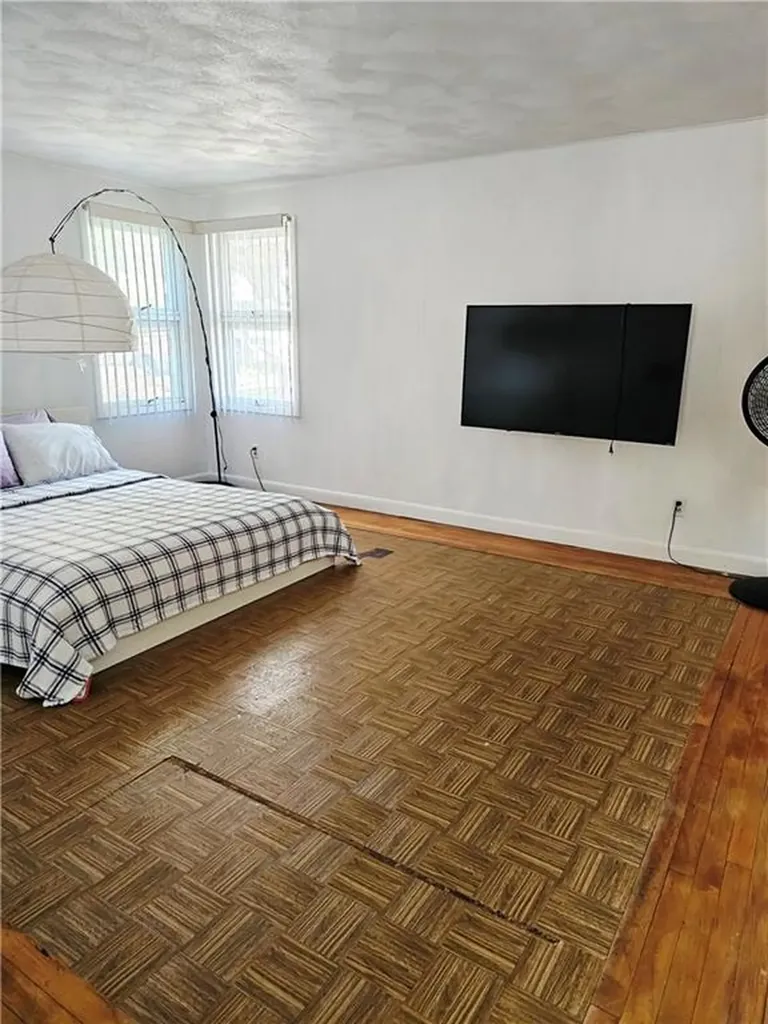 724 Fairmount Street Woonsocket RI 02895