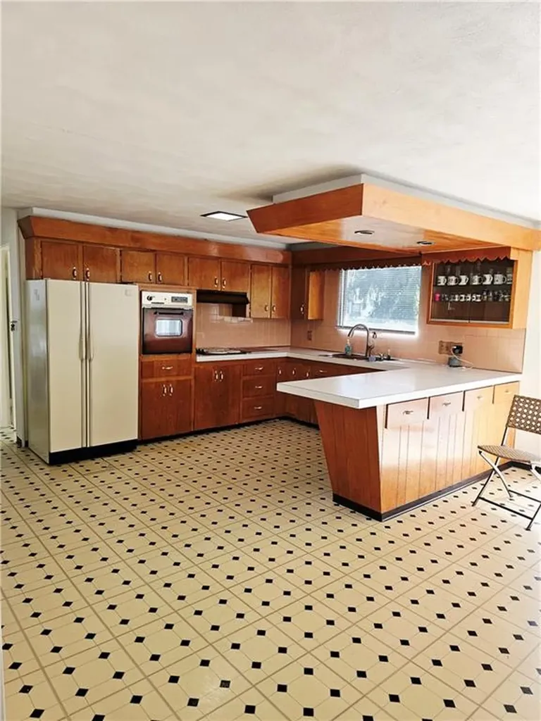 724 Fairmount Street Woonsocket RI 02895