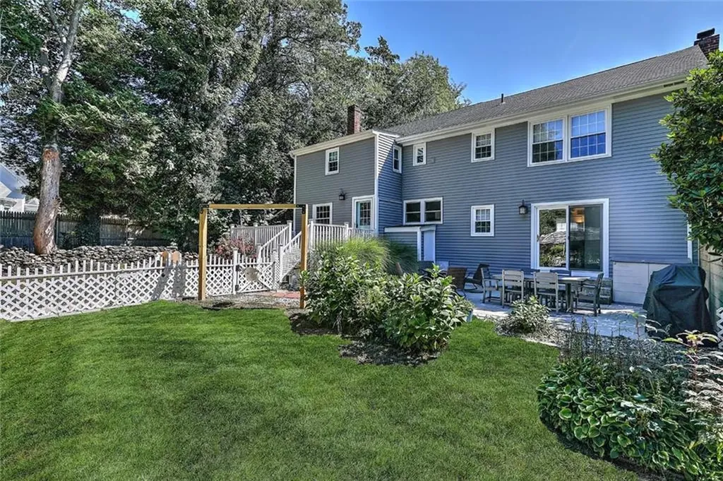 1216 East Main Road Middletown RI 02842