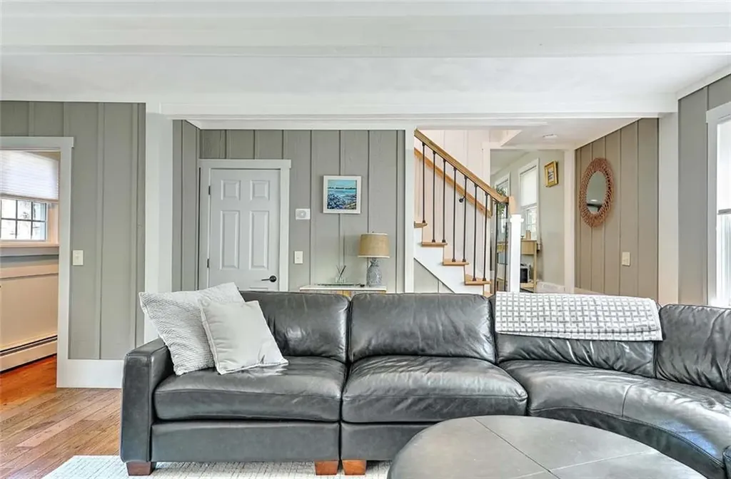 1216 East Main Road Middletown RI 02842