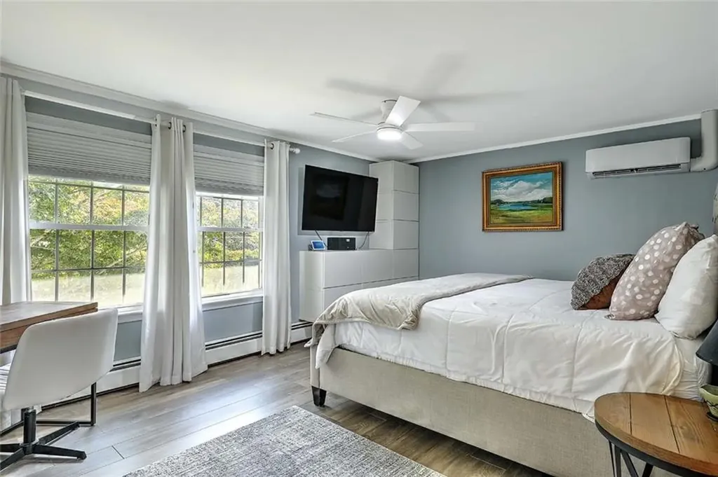 1216 East Main Road Middletown RI 02842