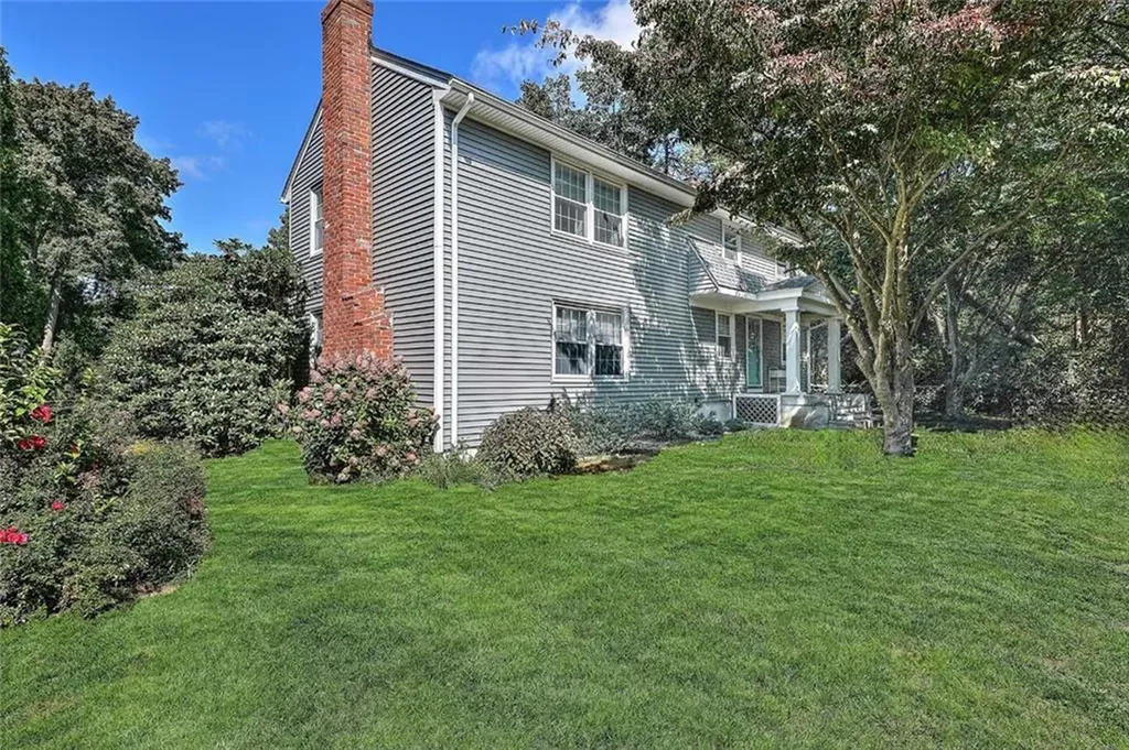 1216 East Main Road Middletown RI 02842