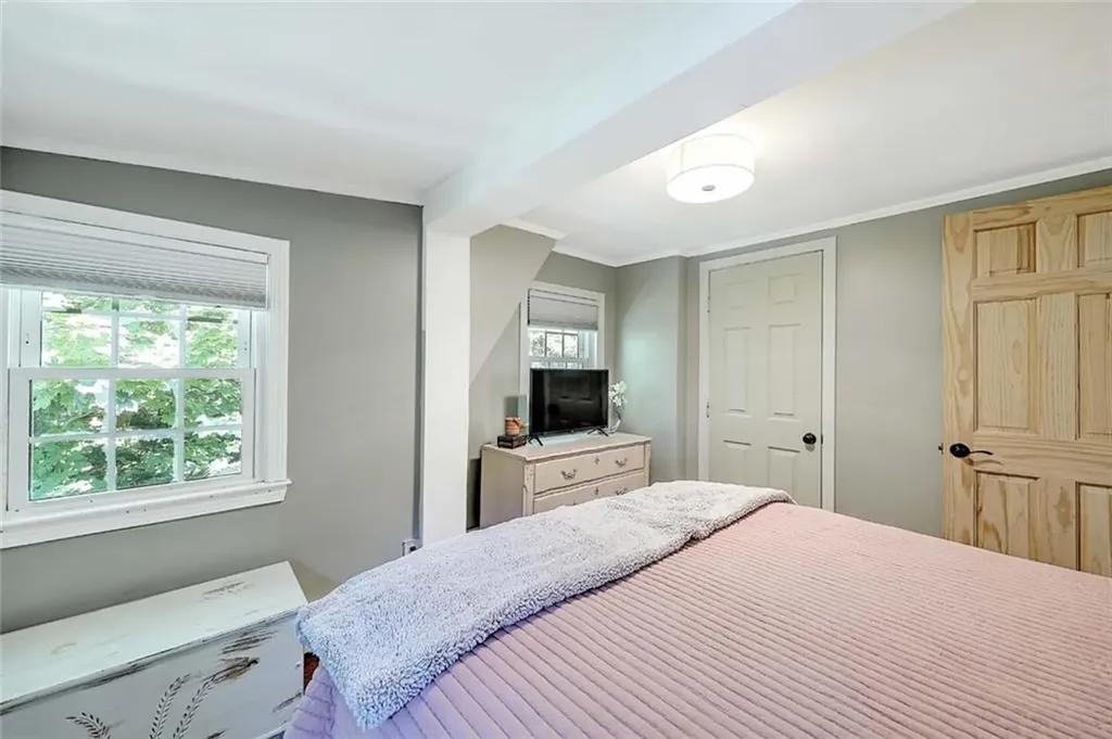 1216 East Main Road Middletown RI 02842
