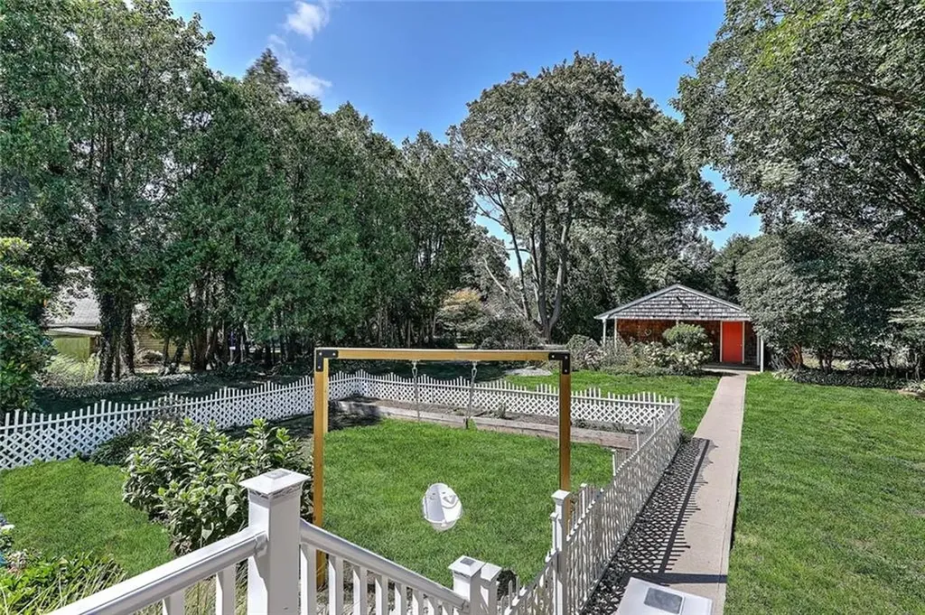 1216 East Main Road Middletown RI 02842