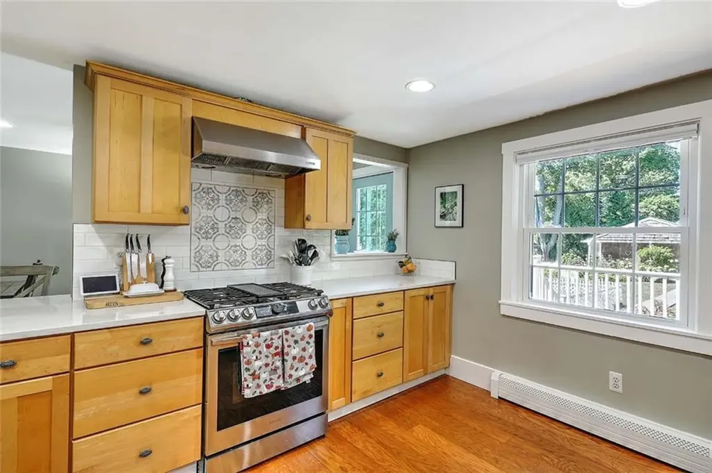 1216 East Main Road Middletown RI 02842