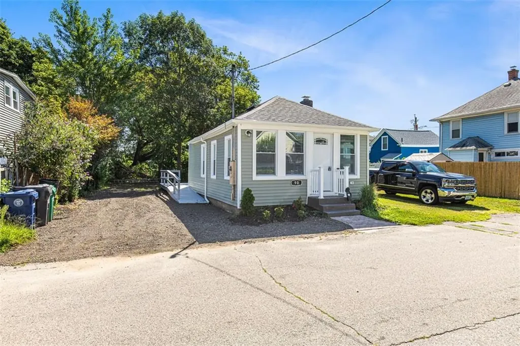 90 Huron Street Warwick RI 02889