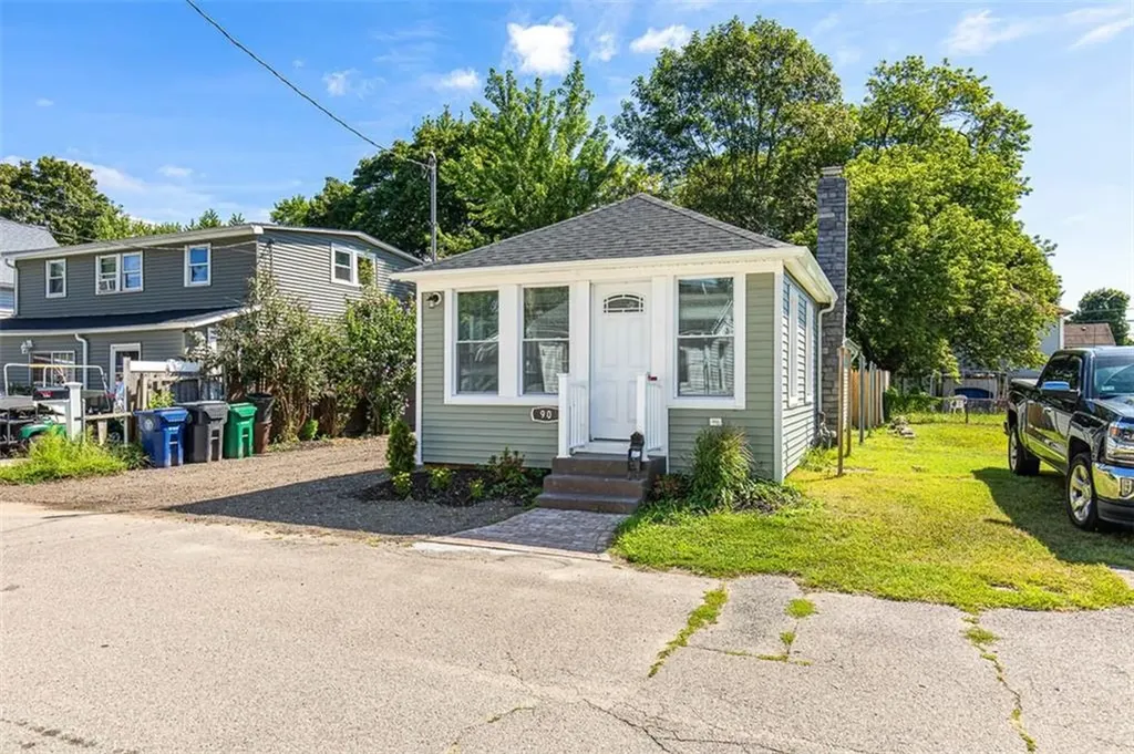 90 Huron Street Warwick RI 02889