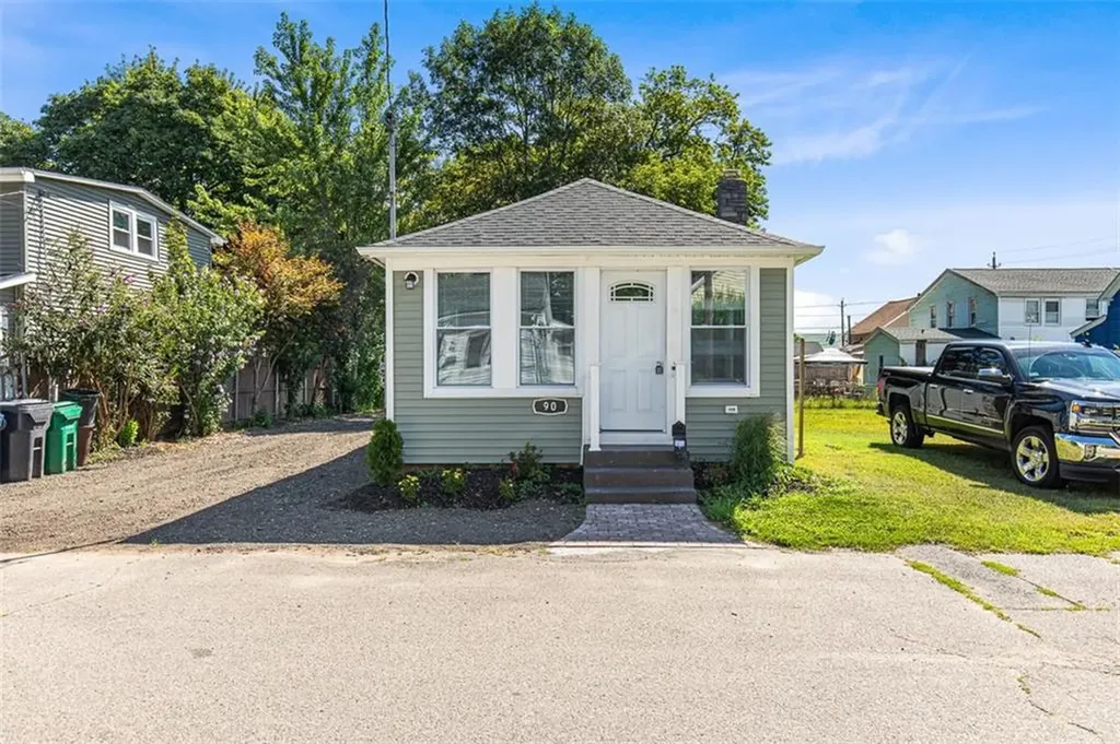 90 Huron Street Warwick RI 02889