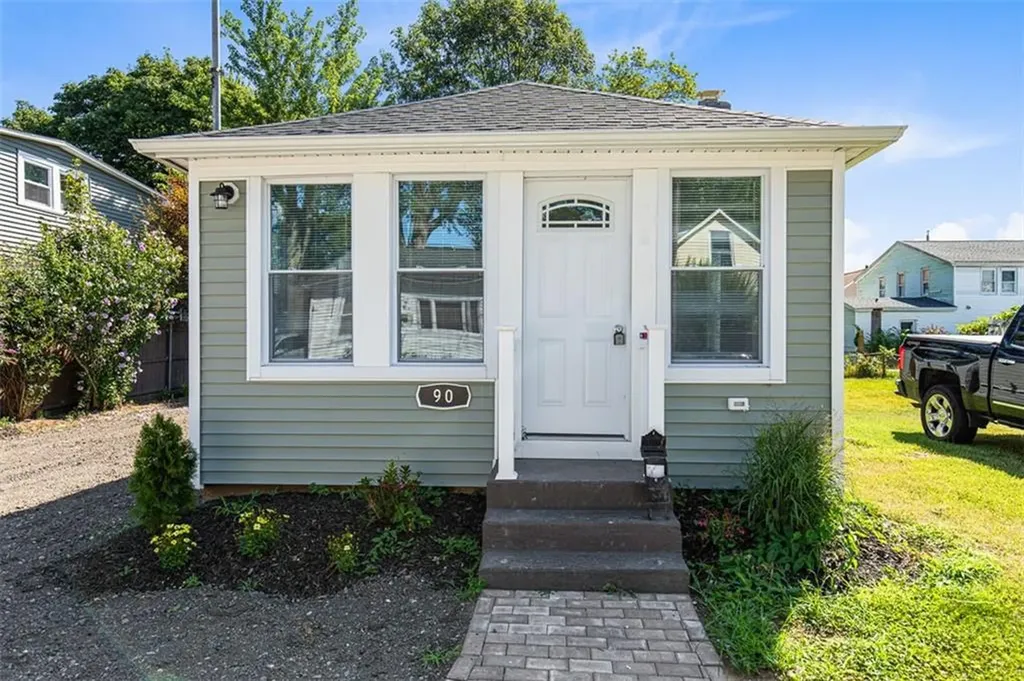 90 Huron Street Warwick RI 02889