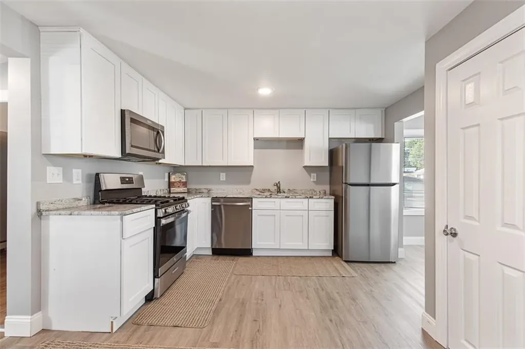 90 Huron Street Warwick RI 02889