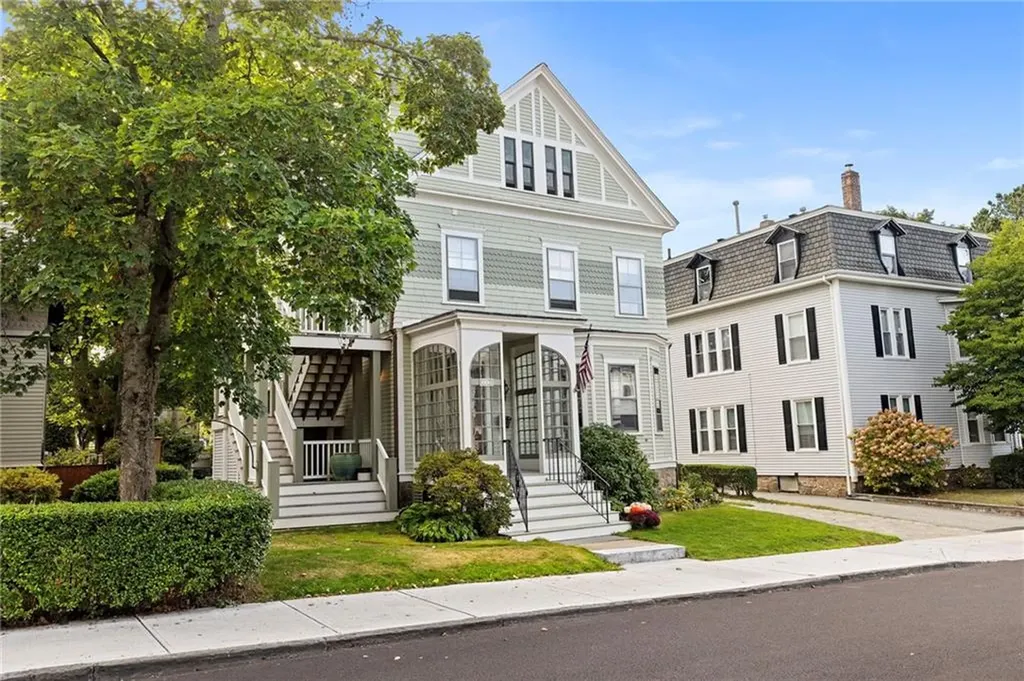 17 Everett Street Newport RI 02840