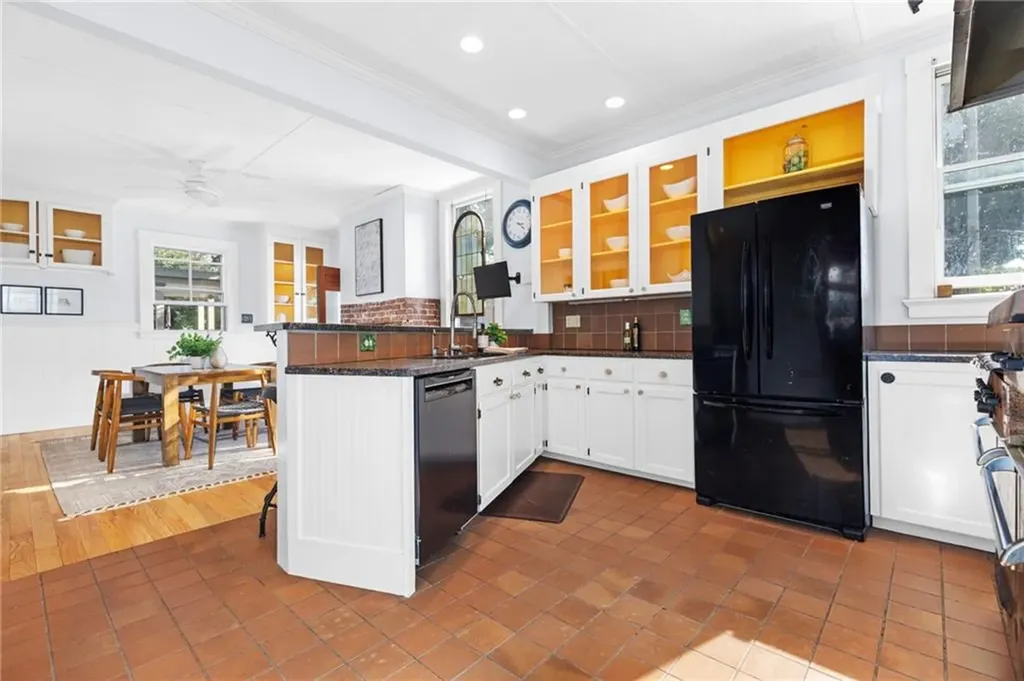 17 Everett Street Newport RI 02840