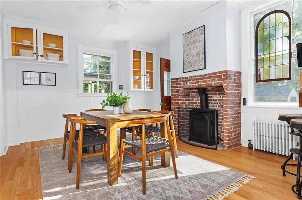 17 Everett Street Newport RI 02840