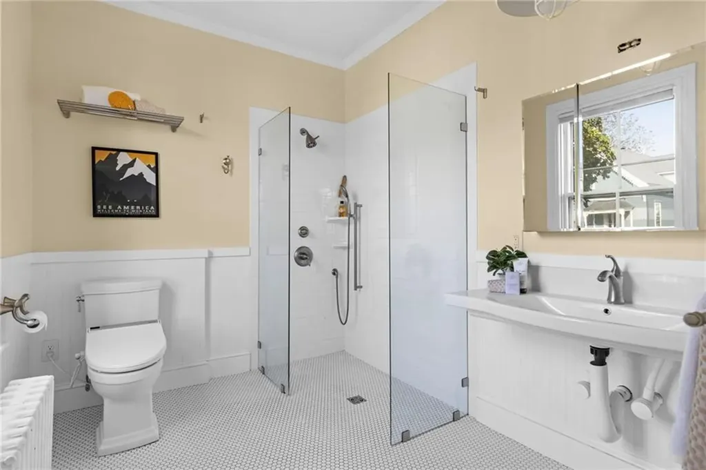 17 Everett Street Newport RI 02840
