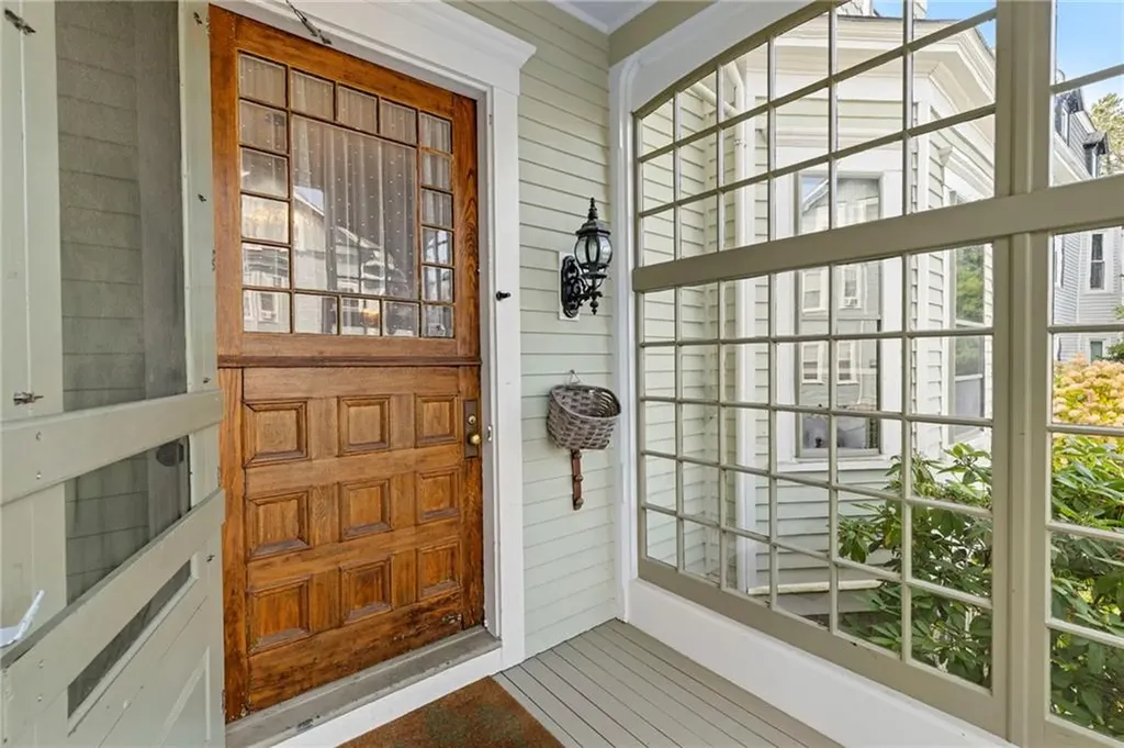 17 Everett Street Newport RI 02840
