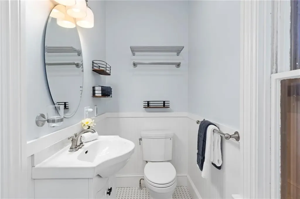 17 Everett Street Newport RI 02840