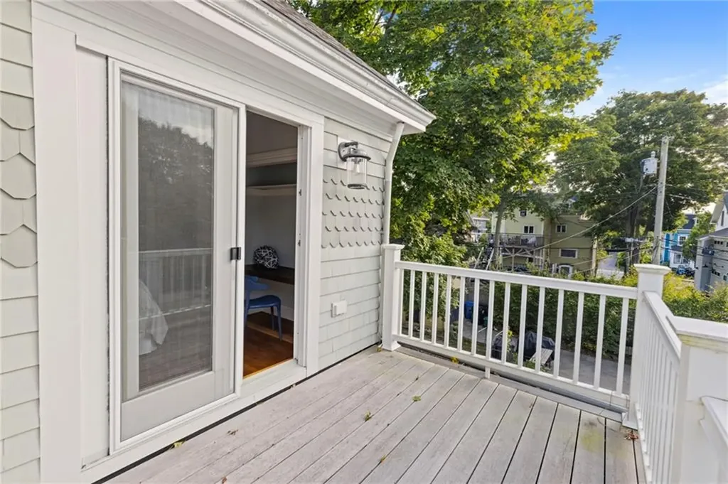 17 Everett Street Newport RI 02840