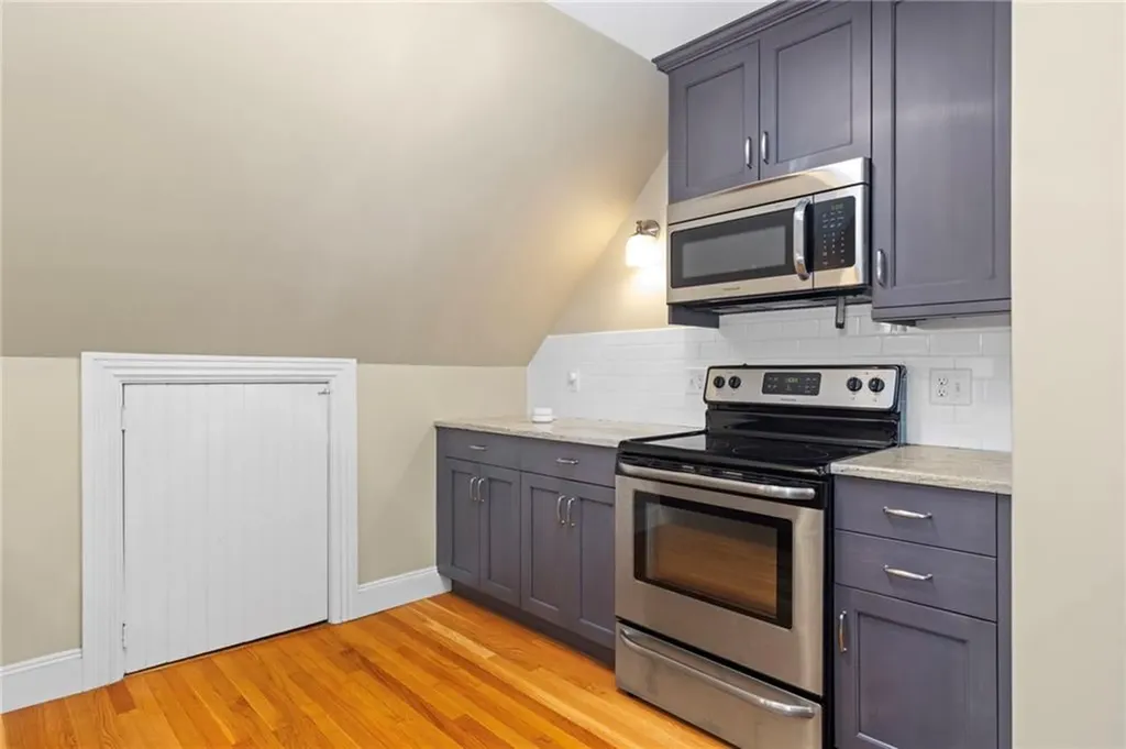 17 Everett Street Newport RI 02840
