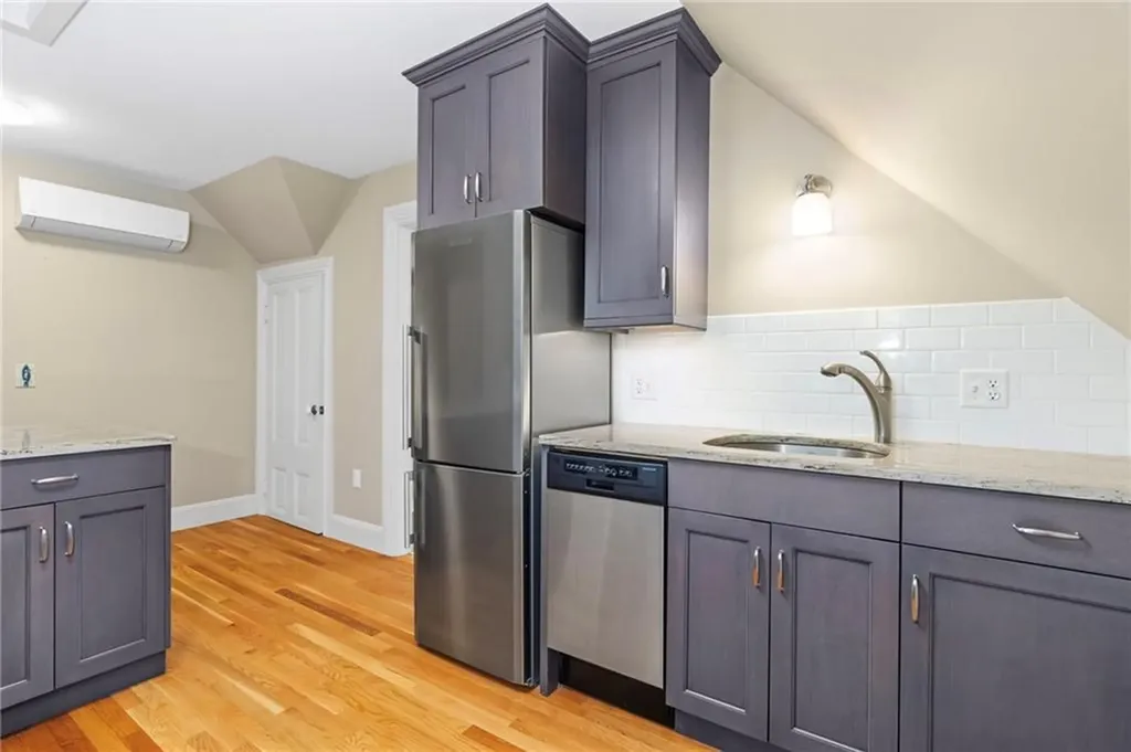 17 Everett Street Newport RI 02840