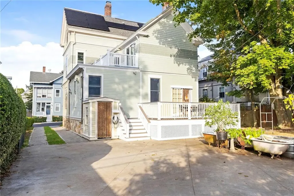 17 Everett Street Newport RI 02840