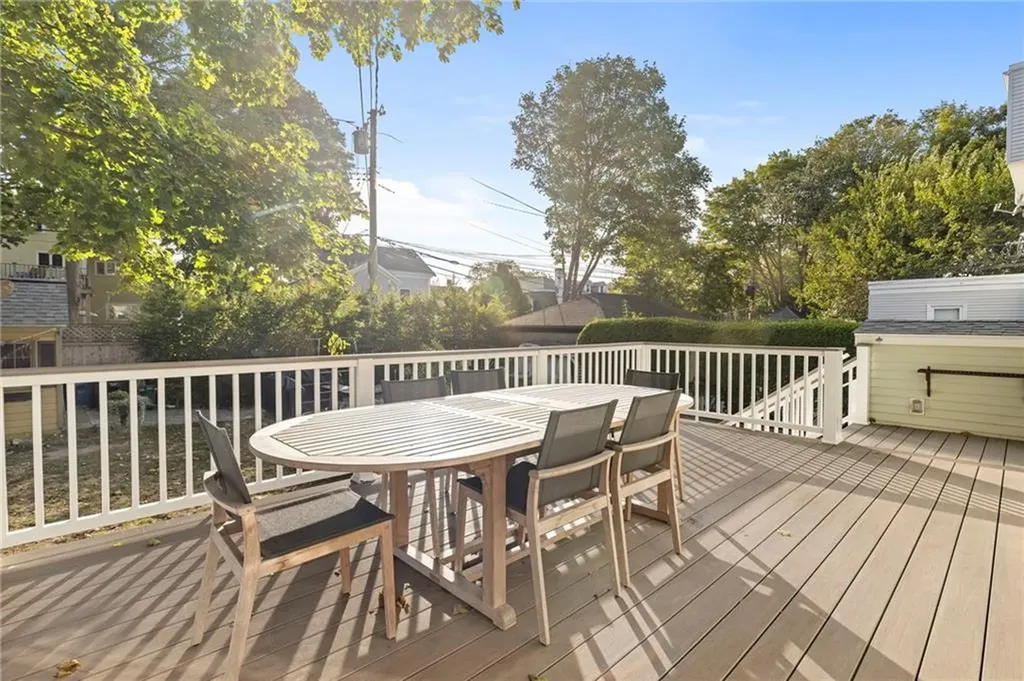 17 Everett Street Newport RI 02840